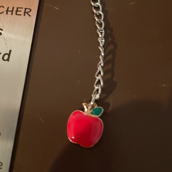Metal bookmark with a apple on chain - Picture 2 of 4